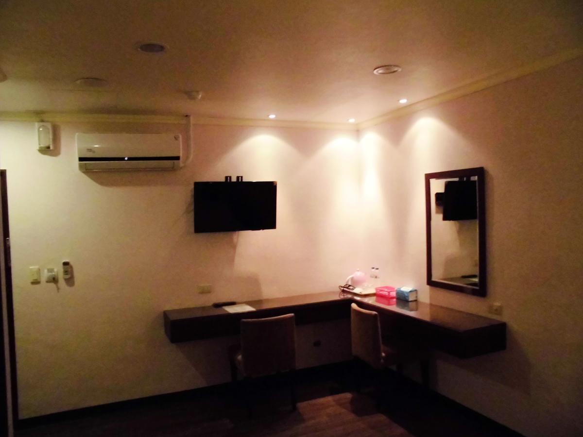 Hotel 欣悅商務旅店 Toufen Exterior foto